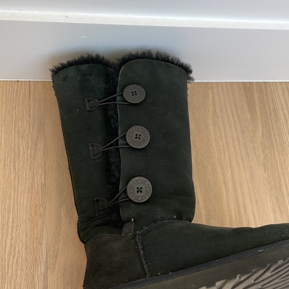 UGG Bailey Button Triplet Boot - Picture 3 of 3
